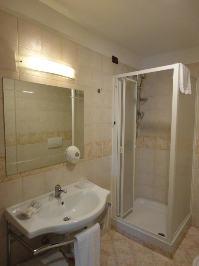 Hotel Vazzana Volpiano Habitación foto