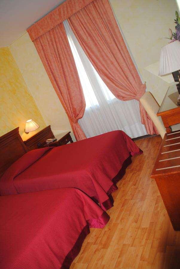 Hotel Vazzana Volpiano Habitación foto