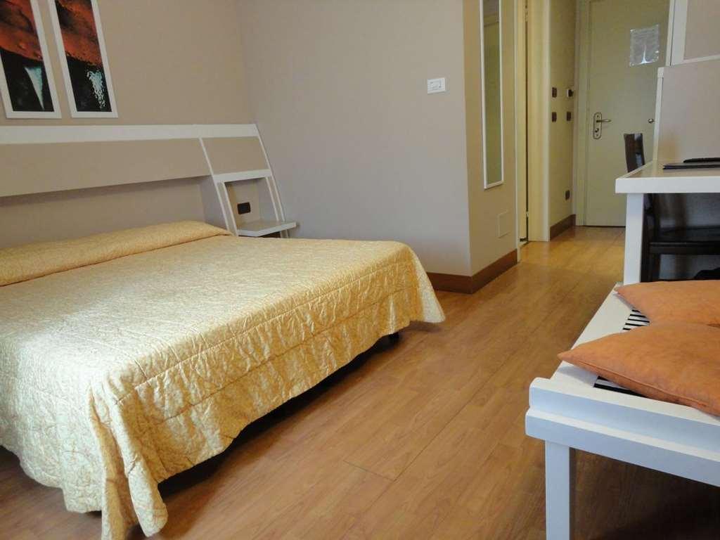 Hotel Vazzana Volpiano Habitación foto