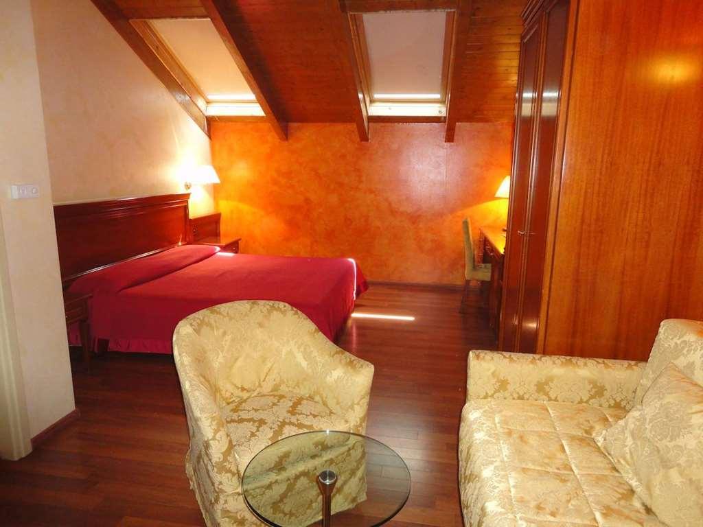 Hotel Vazzana Volpiano Habitación foto